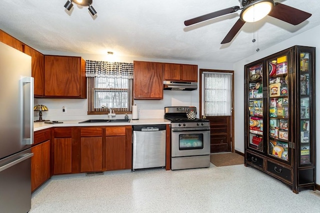 kitchen with sink, stainless steel appliances, and ceiling fan