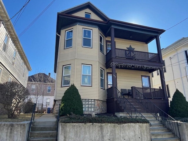 view of front facade featuring covered porch and a balcony