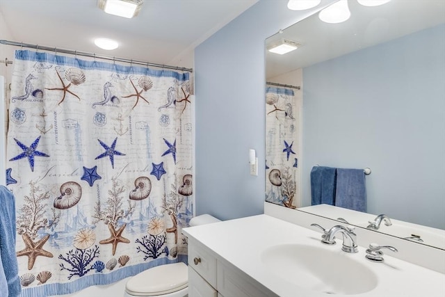 full bath featuring vanity, curtained shower, and toilet