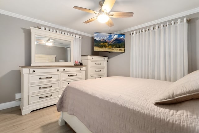 bedroom featuring light hardwood / wood-style floors, ornamental molding, and ceiling fan