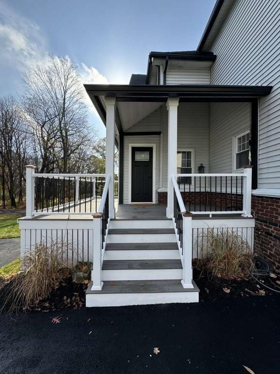 473 Massasoit Rd, Worcester, MA 01604 - view of exterior entry featuring a porch