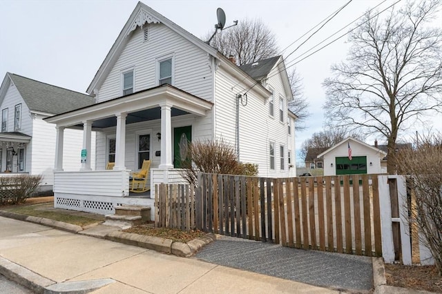 view of front of property featuring a porch and a fenced front yard