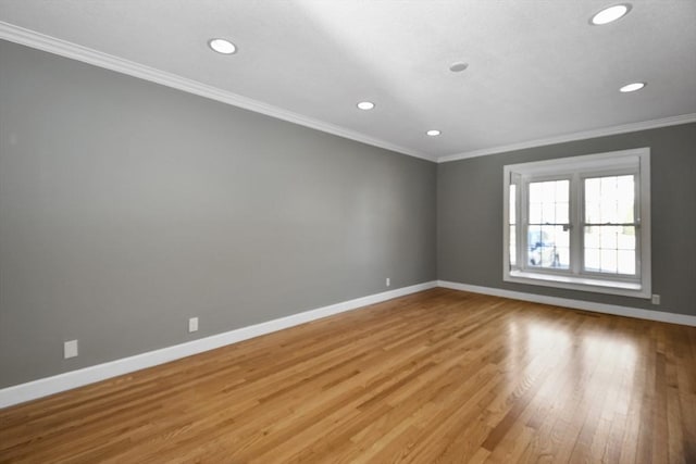 unfurnished room featuring crown molding, recessed lighting, light wood-style floors, and baseboards