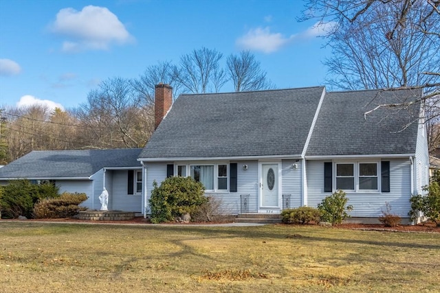 view of front of property featuring a front yard