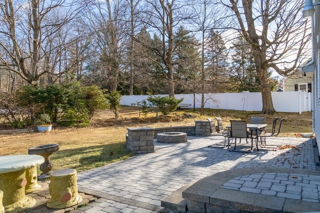 view of patio featuring an outdoor fire pit