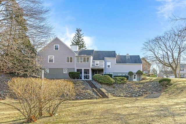 view of front facade with a front lawn