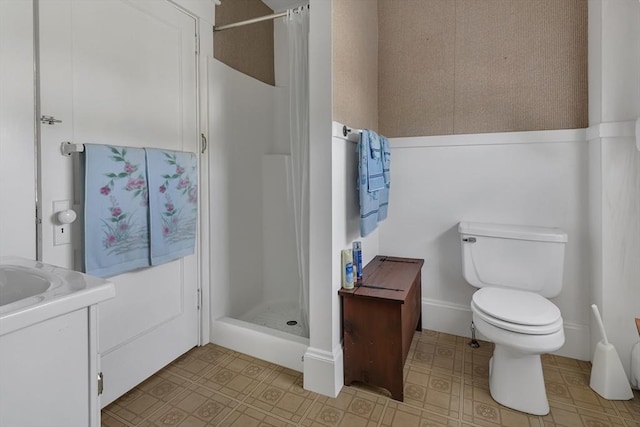 bathroom with vanity, toilet, and walk in shower