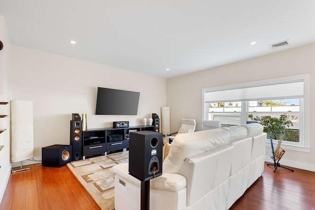 living room featuring wood finished floors, recessed lighting, and baseboards