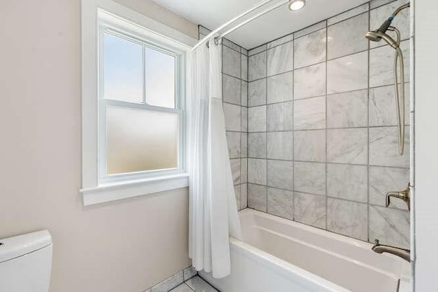 full bath featuring shower / bath combination with curtain, toilet, baseboards, and tile patterned floors