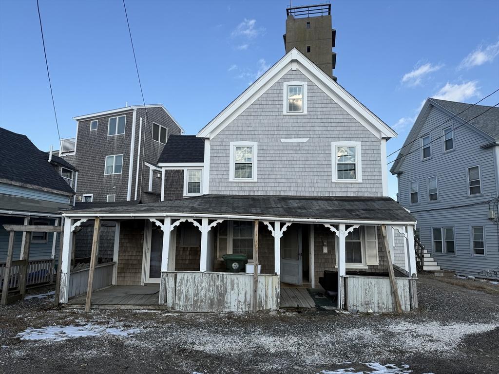 view of front facade with a porch