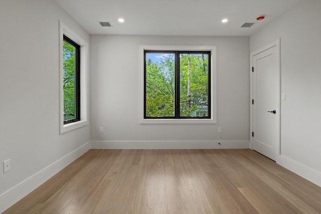 unfurnished room with plenty of natural light, light wood-type flooring, baseboards, and recessed lighting