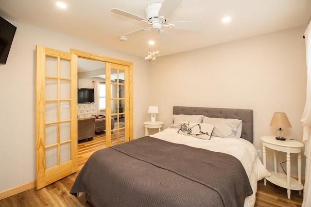 bedroom with baseboards, a ceiling fan, wood finished floors, and recessed lighting