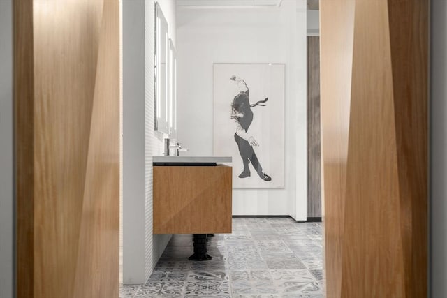 437 D St Unit 4F, Boston, MA 02210 - hall featuring baseboards