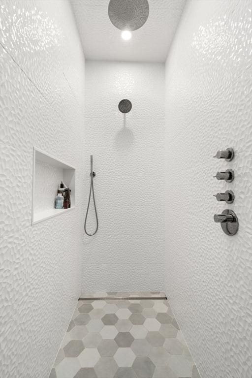 437 D St Unit 4F, Boston, MA 02210 - full bath featuring a tile shower, tile patterned floors, and a textured wall