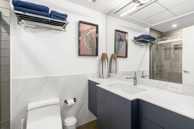 437 D St Unit 4F, Boston, MA 02210 - full bathroom featuring toilet, a tile shower, wainscoting, vanity, and recessed lighting