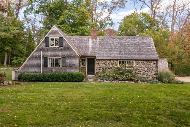 view of front of home with a front lawn