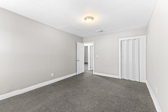 carpeted spare room featuring a textured ceiling