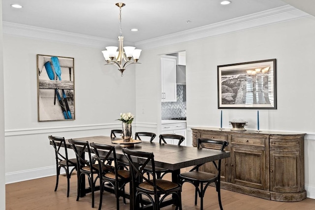 dining room featuring recessed lighting, a chandelier, ornamental molding, and light wood finished floors