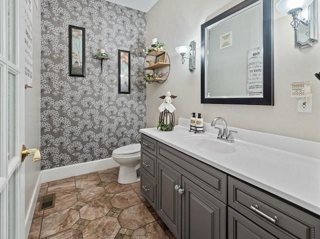 101 Colonial Dr Unit 101, Sturbridge, MA 01566 - bathroom with vanity, toilet, baseboards, wallpapered walls, and curtained shower