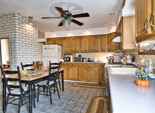 kitchen with decorative backsplash, sink, a textured ceiling, white appliances, and ceiling fan