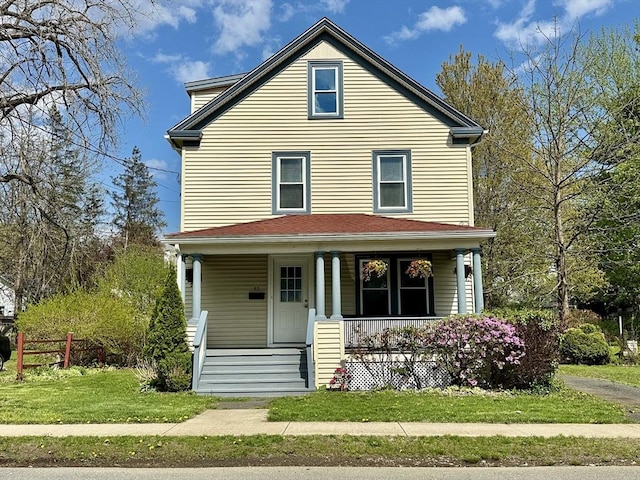 view of front of home featuring a front lawn and covered porch