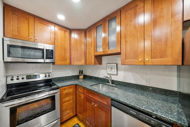 kitchen with a sink, tasteful backsplash, and stainless steel appliances