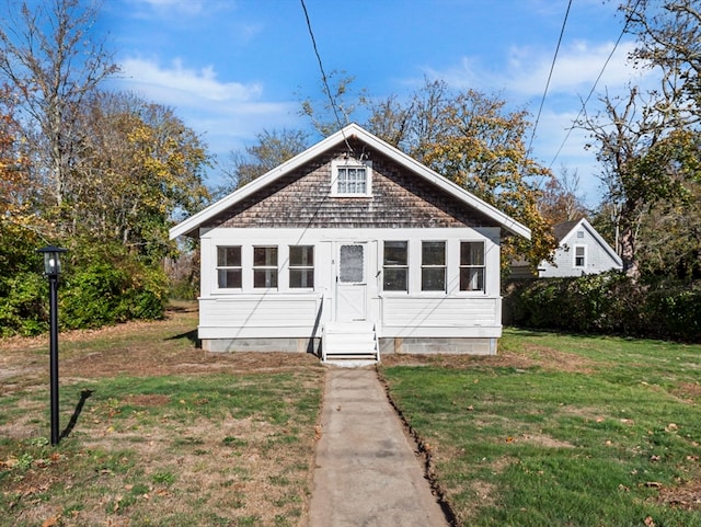 bungalow-style house with a front lawn