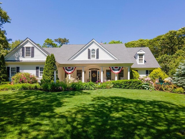 view of front of home with a front lawn