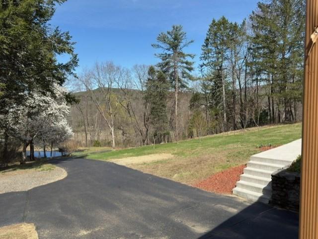 4 Old Stagecoach Rd, Ware, MA 01082