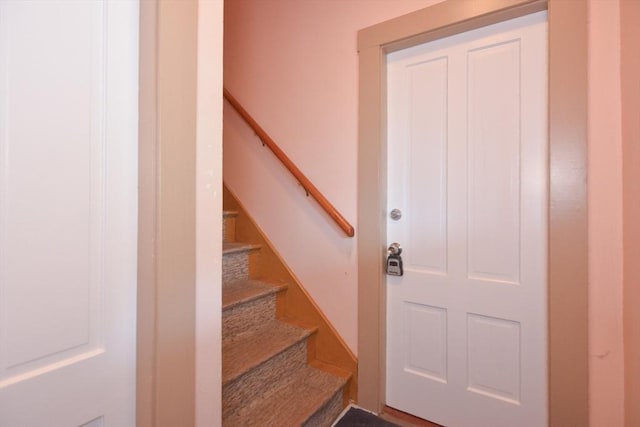 318 Charles St, Fitchburg, MA 01420 - view of stairway