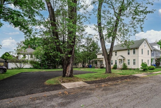 16 Fairfield Ave, Northampton, MA 01062 - view of front facade featuring a front yard and a residential view