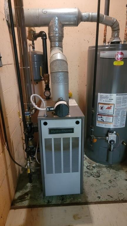 1285 Pendleton Ave Unit 1285, Chicopee, MA 01022 - utility room featuring water heater
