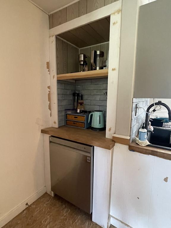 98 Everett St Unit 98, Easthampton, MA 01027 - bar area featuring dishwasher and tasteful backsplash