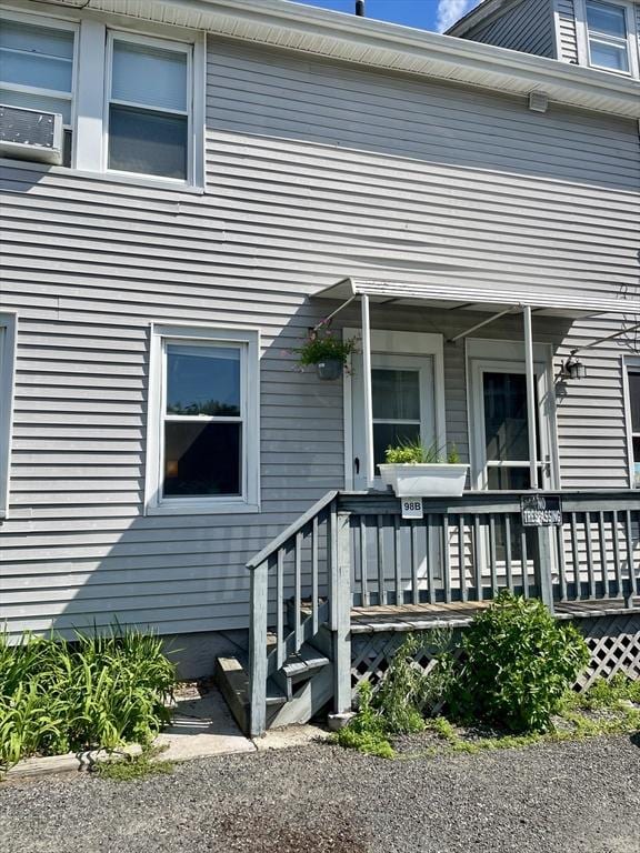 98 Everett St Unit 98, Easthampton, MA 01027 - property entrance