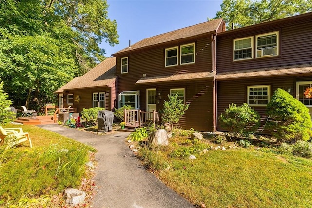 17 York Towne Ter Unit 17, Holden, MA 01520 - view of front of home with a deck, roof with shingles, and a front lawn
