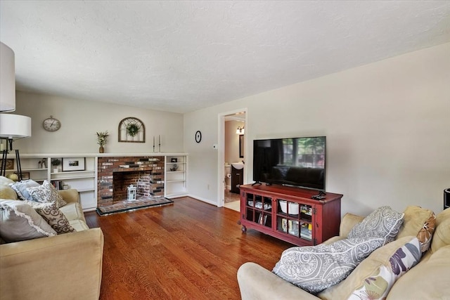 17 York Towne Ter Unit 17, Holden, MA 01520 - living area featuring wood finished floors and baseboards