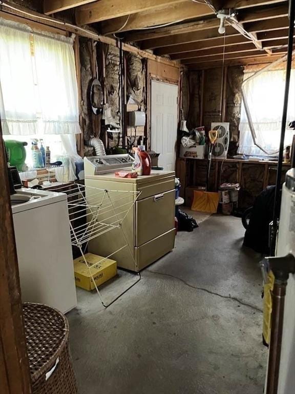 basement featuring washing machine and clothes dryer