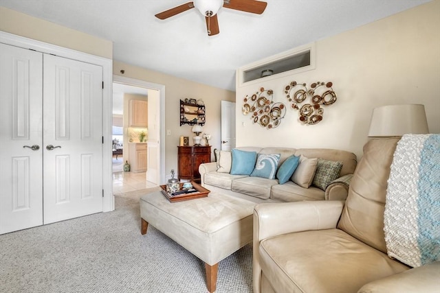 carpeted living room featuring ceiling fan