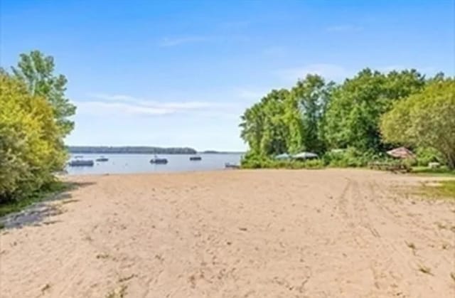 view of property's community featuring a water view