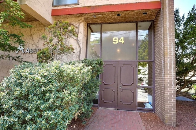 view of exterior entry featuring stucco siding