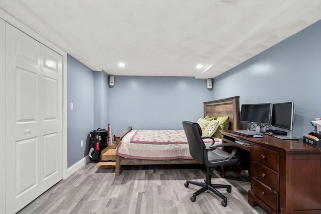 10 Primrose Ln, Westborough, MA 01581 - bedroom with wood finished floors, recessed lighting, baseboards, and a desk