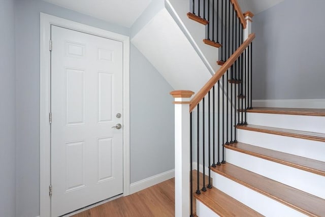18 Beaumont Rd, Worcester, MA 01604 - foyer entrance with wood finished floors, stairway, baseboards, and vaulted ceiling