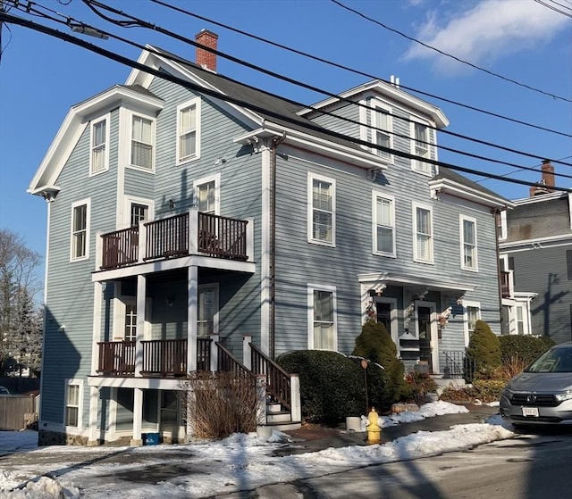 view of front facade with a balcony