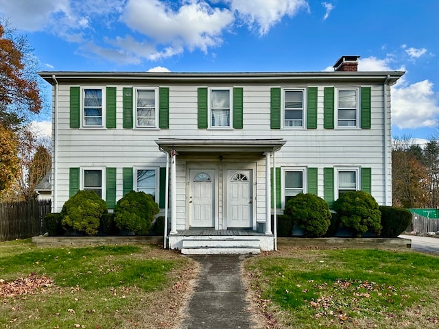 colonial home featuring a front yard