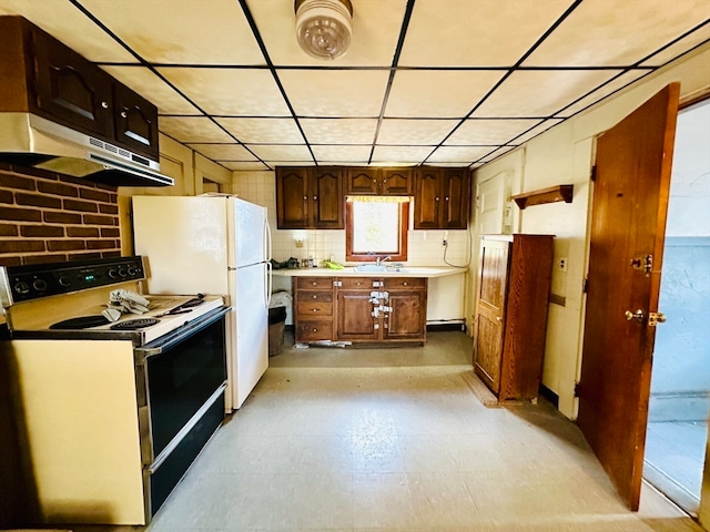 kitchen featuring sink, electric range, a paneled ceiling, and dark brown cabinets