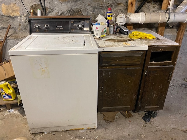 laundry area with washer / clothes dryer