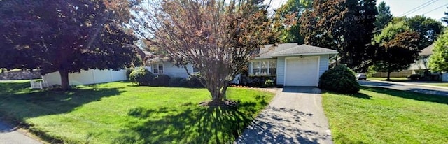 view of front of home featuring fence and a front yard