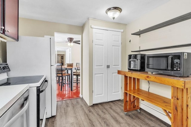 kitchen featuring ceiling fan, light hardwood / wood-style floors, and electric stove