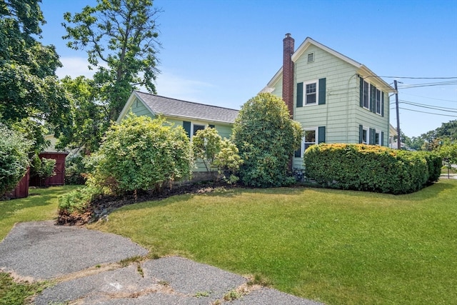 view of side of property featuring a lawn