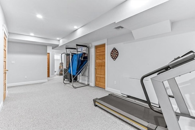 workout room featuring light colored carpet, recessed lighting, visible vents, and baseboards